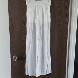 Any item from my closet with a🌹is 5 for $20! Light summer pants.